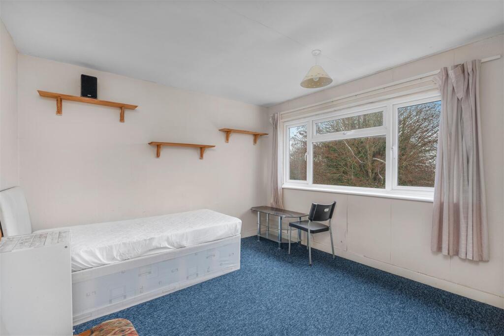 32 Beaumaris Close, Banbury-19.jpg