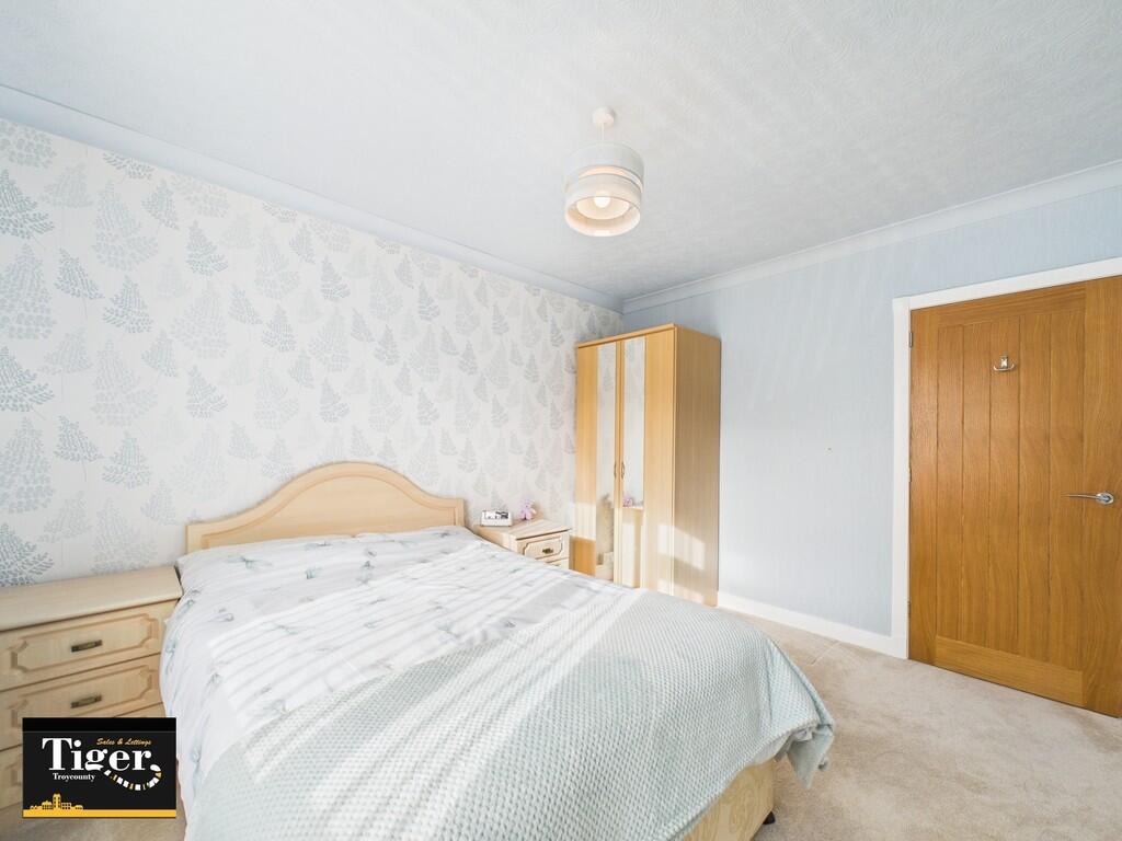 CAM02176G0-PR0496...