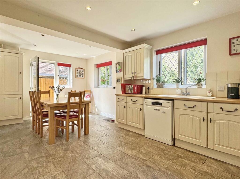 Kitchen Diner.jpg