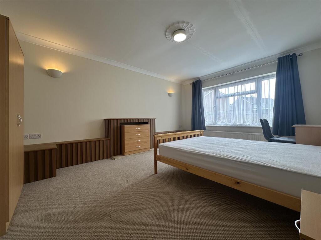 Bedroom 1.jpg