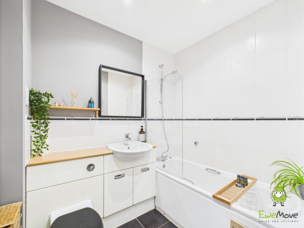 EweMove Basingstoke Estate Agents 21 Gaiger Avenue