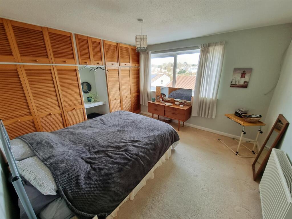 Bed 1.jpg