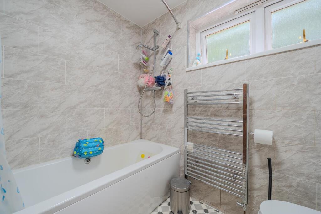 14 Neath Court-5.jpg