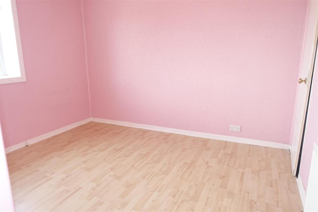 Bedroom 1.JPG