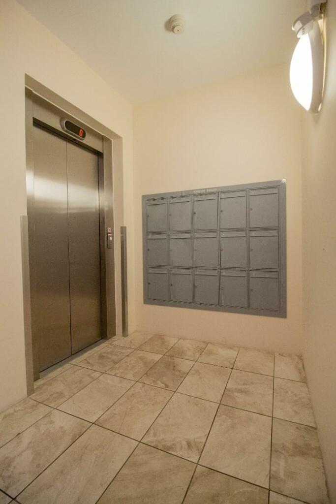 15 Walpole House [Lobby Lift].jpg