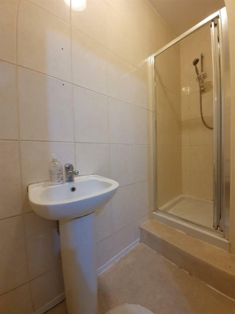 En-suite shower Room.jpg