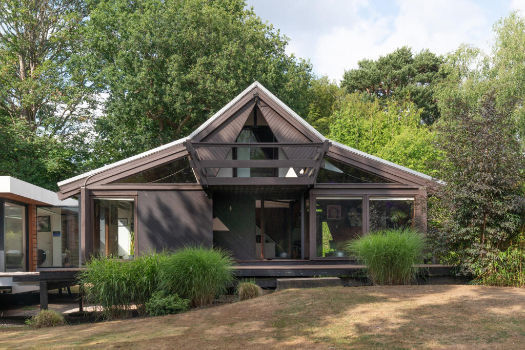 297581 - TURNPOINT-03.jpg