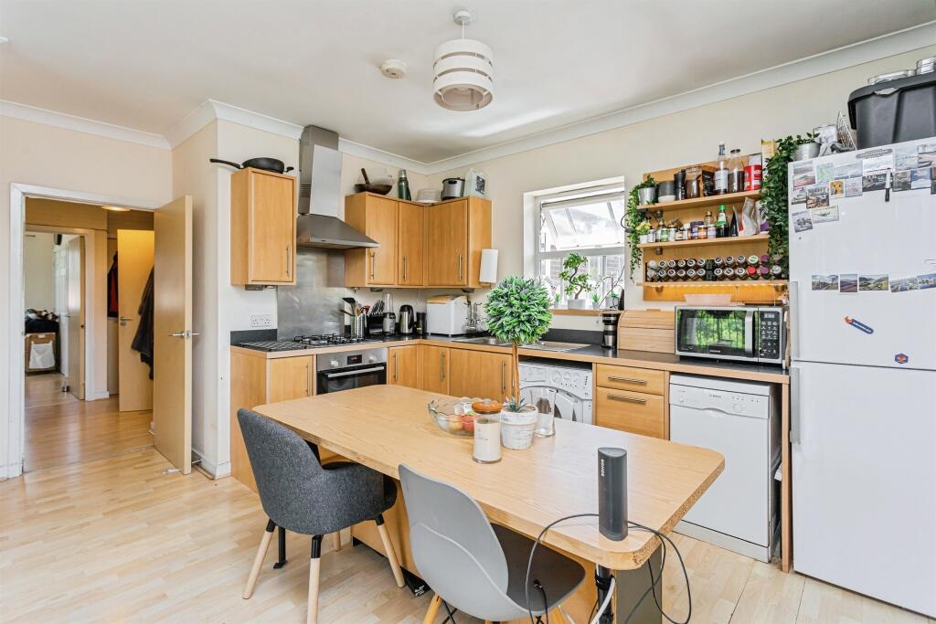 Lounge/Kitchen