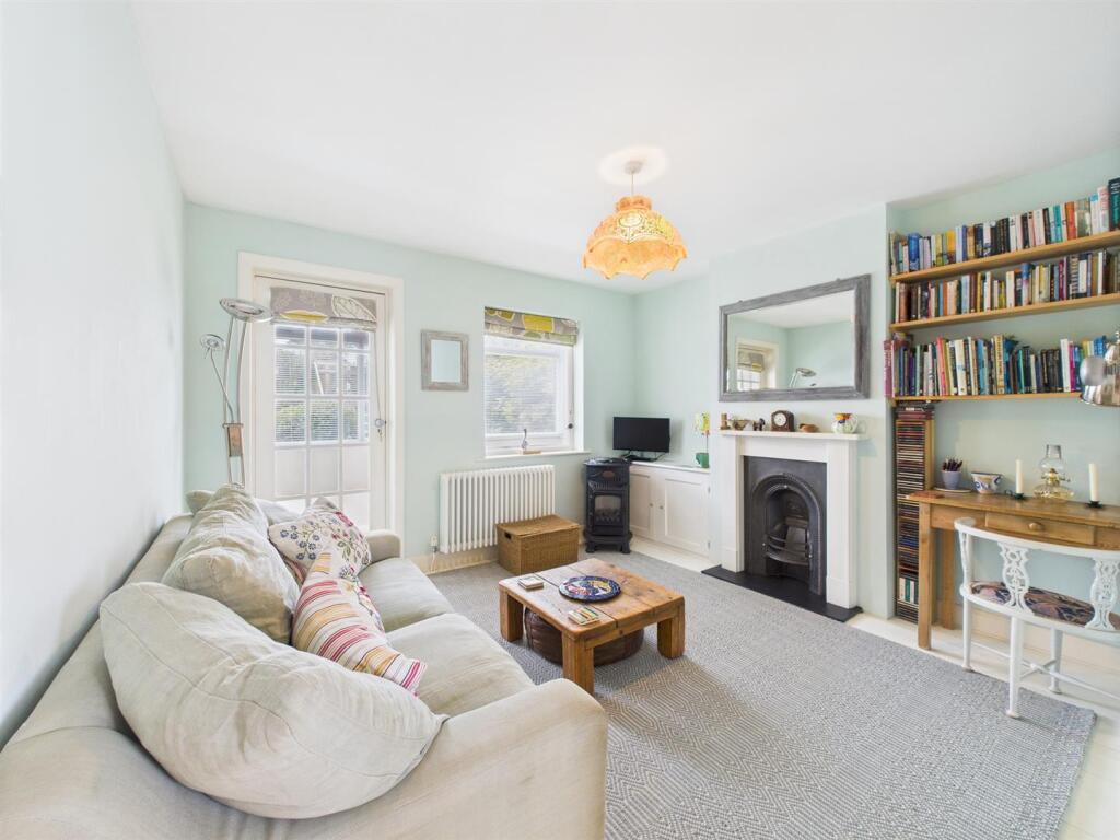 Living Room 1 .jpg