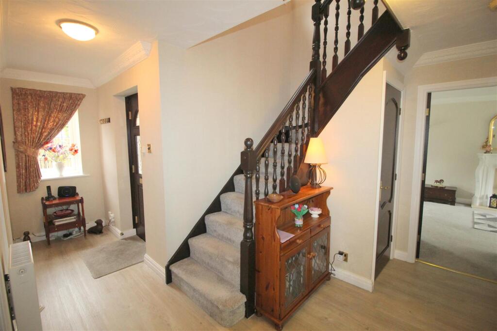 Mendip Close, hallway.JPG