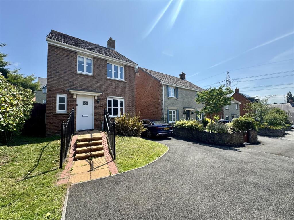 5 Monument Close