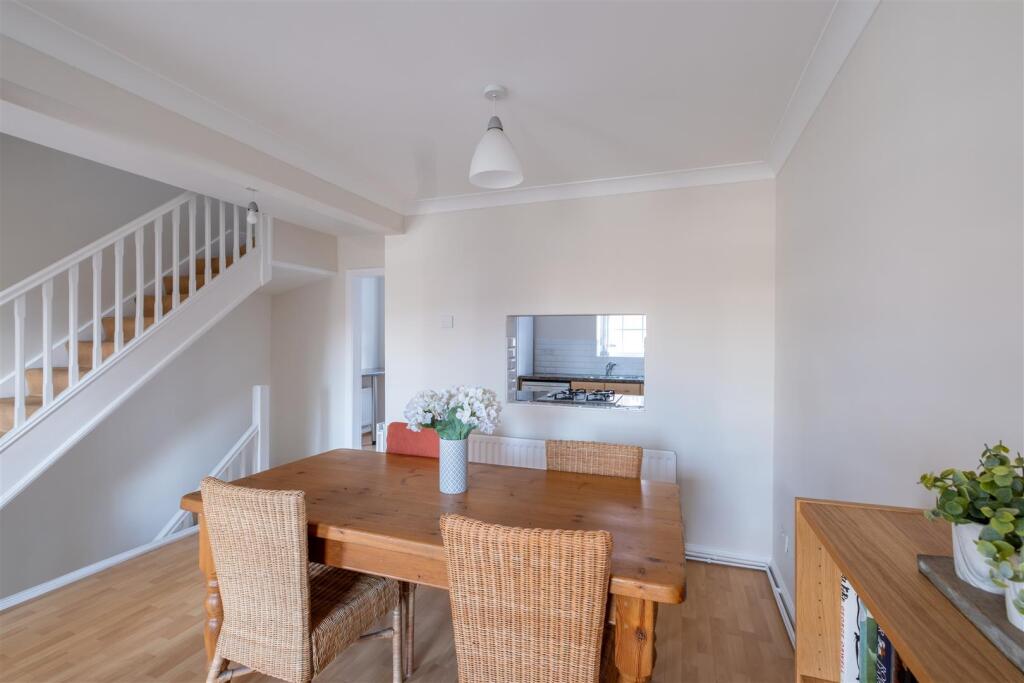 18 Dobson Cres HE-14.jpg