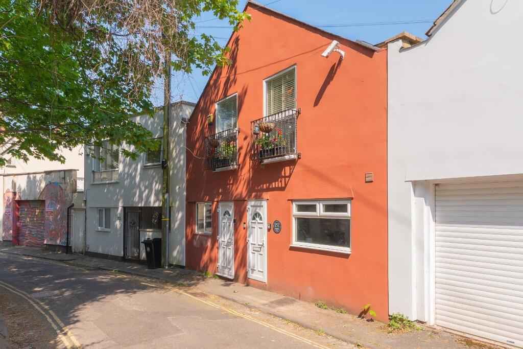 1S5L1CM - External A.jpg