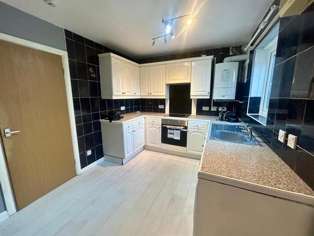 Kitchen 3.jpg