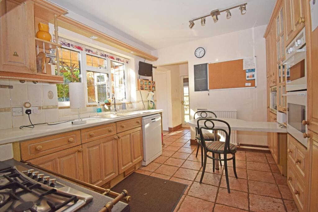 44 Church Road, kitchen b.jpg