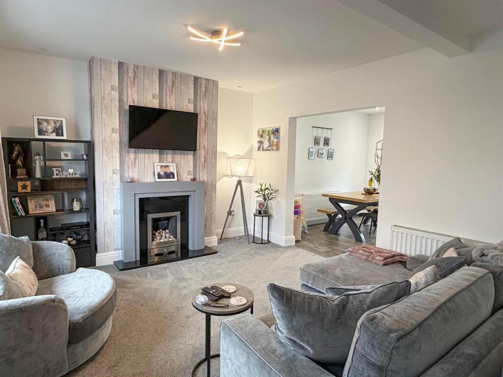 3 bed semi-detached house, Silsden 3