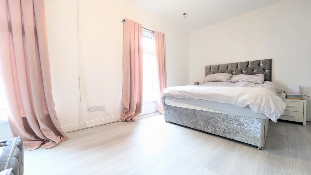 PXL_20250918_121102661.MP~2