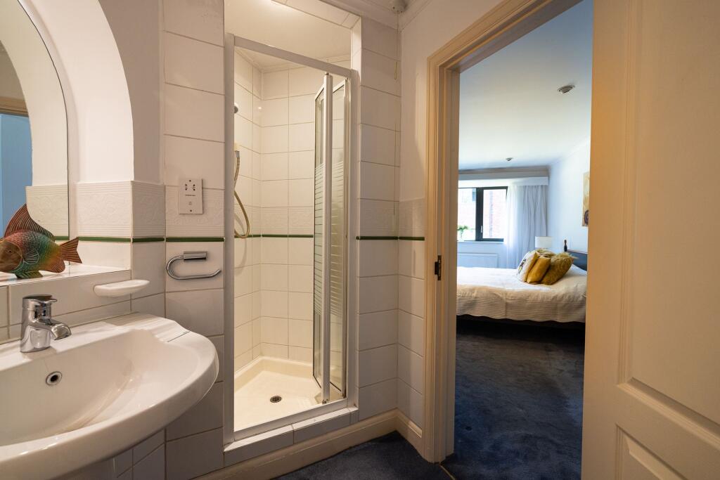 Ensuite