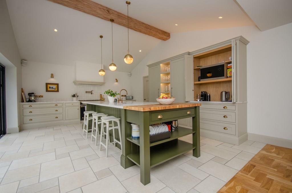 Kitchen pic 3.jpg