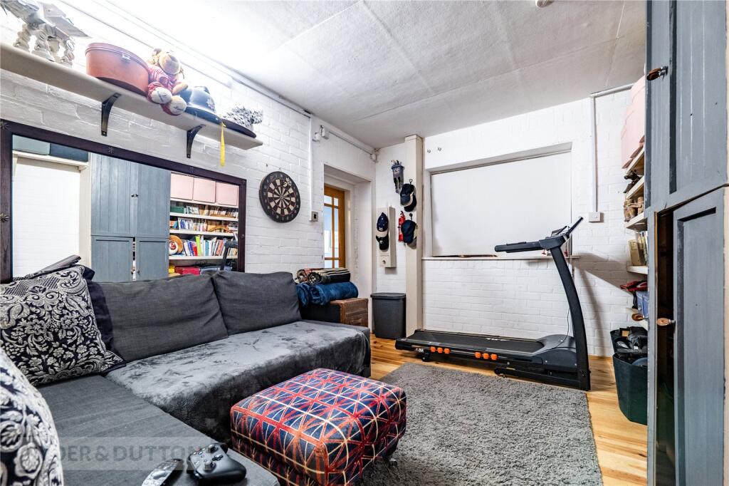 Garage/Hobby Room