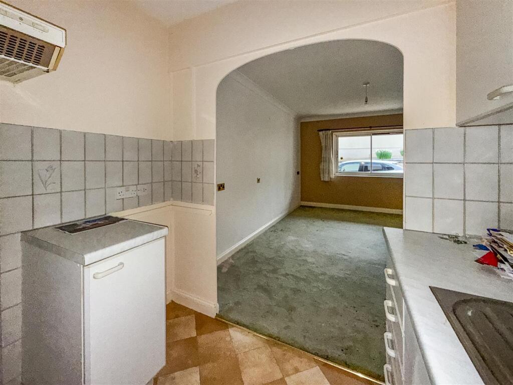 Freehold &amp; Flat 3 Dawes Court, Fisher Street, Paig