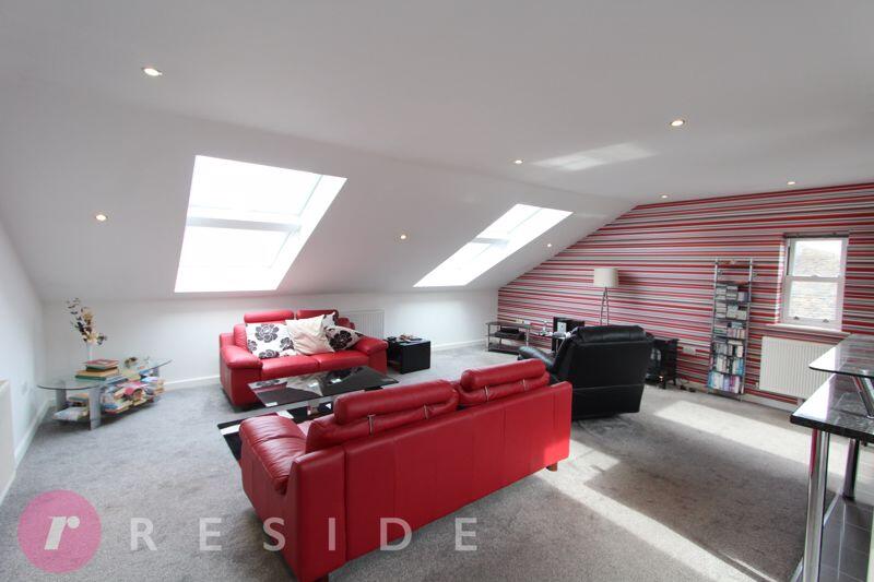 Lounge/Dining Area