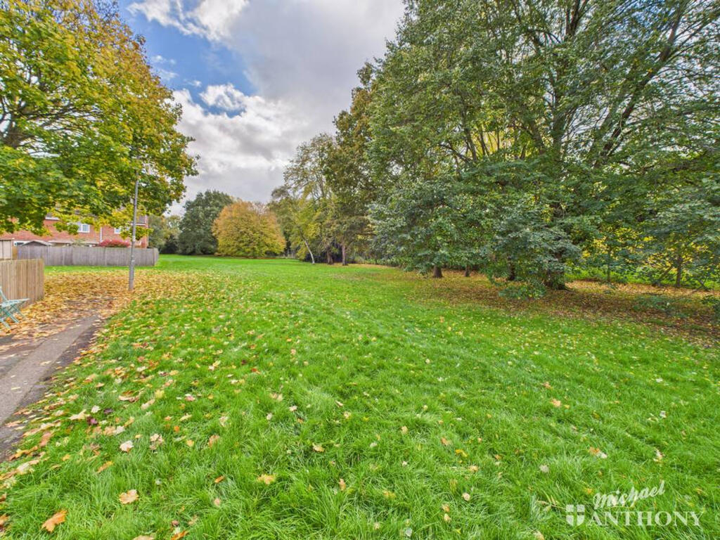 CAM03218G0-PR0809-STILL016-thumbnail-h750-70