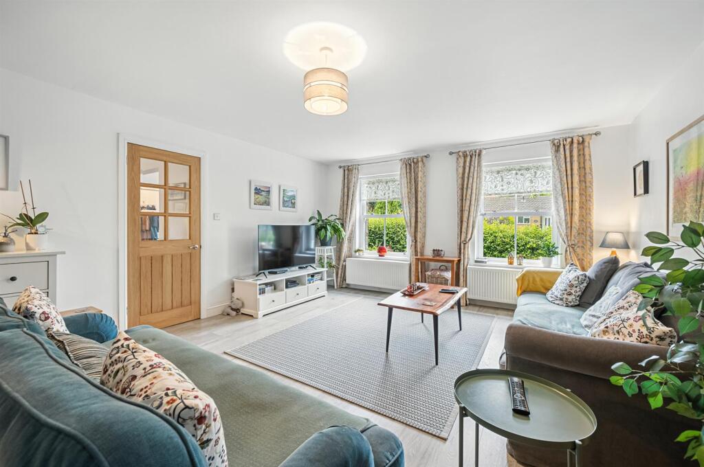 Sitting Room towards windows.jpg