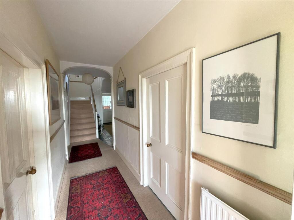 entrance hall 2.jpg