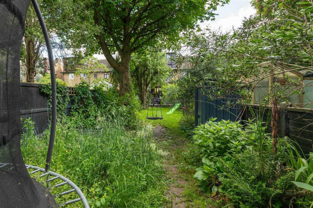 Penrhyn Avenue, E17