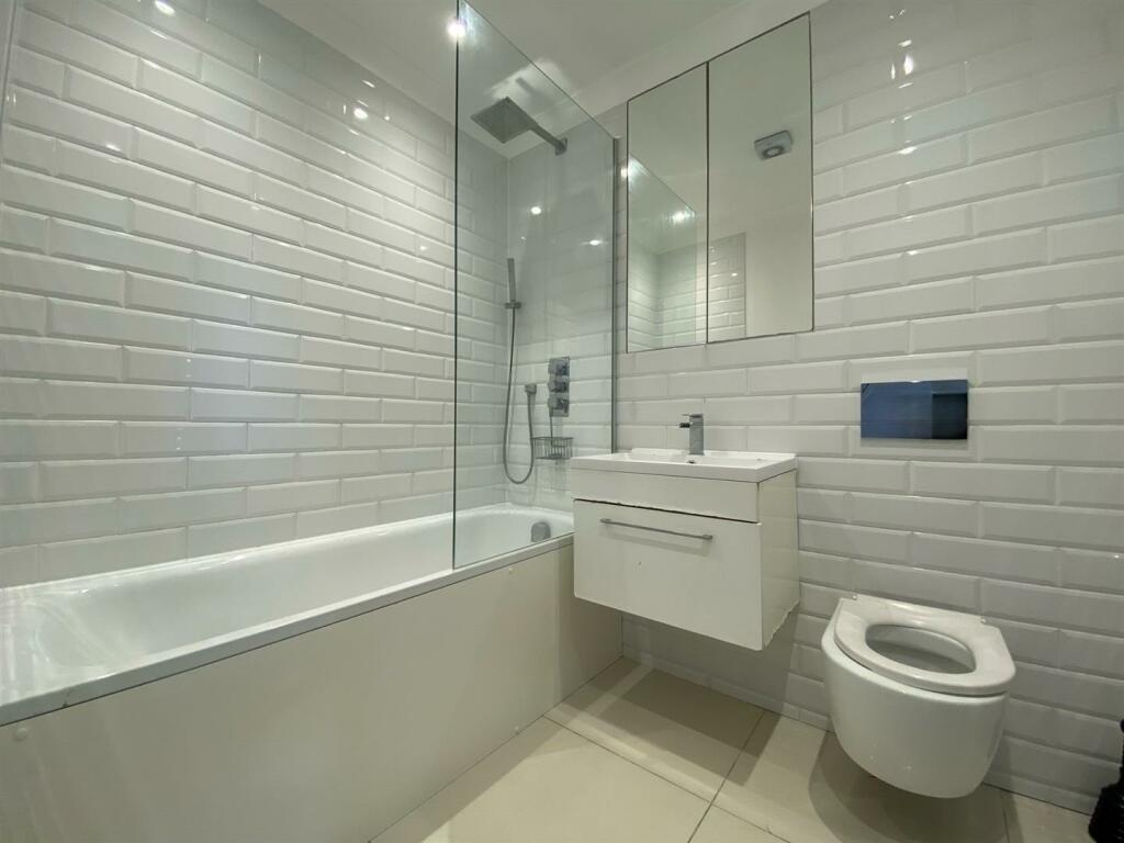 Bathroom - 2.jpg