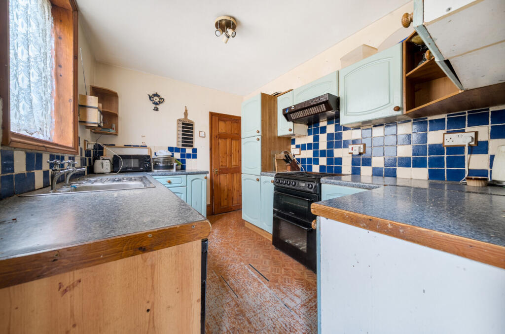 1386095-3-69285df...