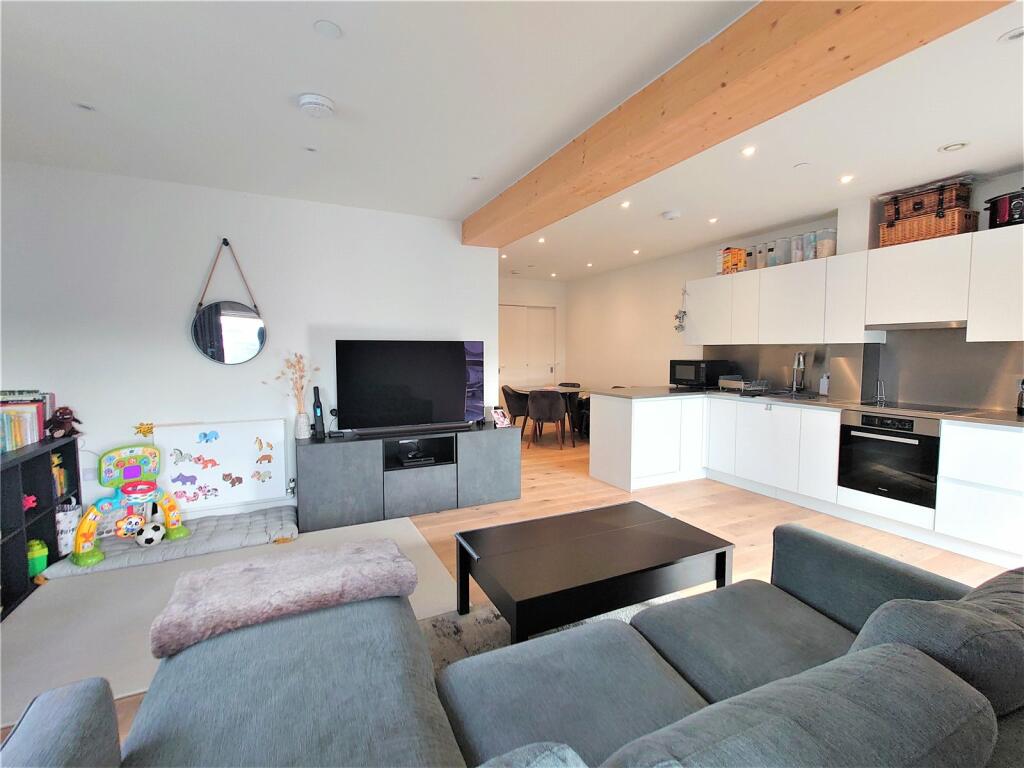 Lounge &amp; Kitchen