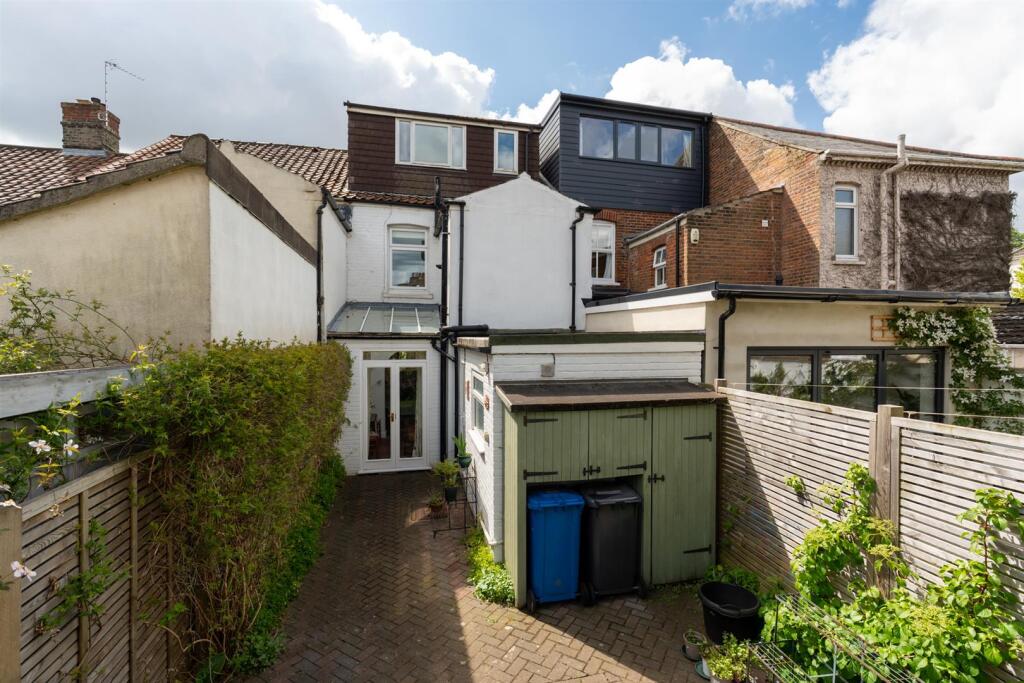10SandringhamRd-011.jpg