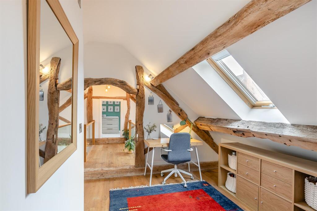 8639408-interior27.jpg