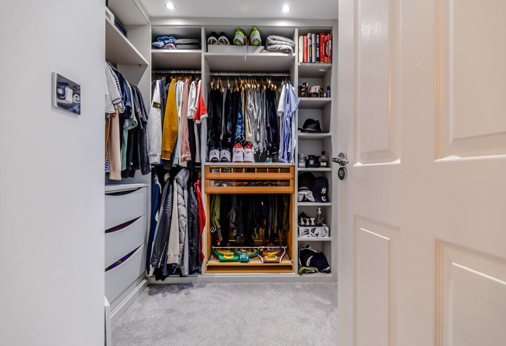 Walk-in Wardrobe