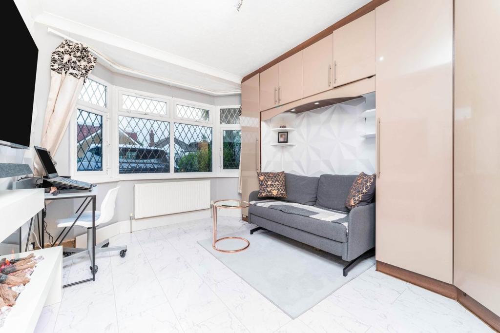 Living Room/Bedroom