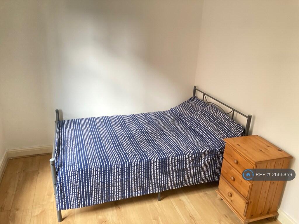 Downstairs Double Bedroom