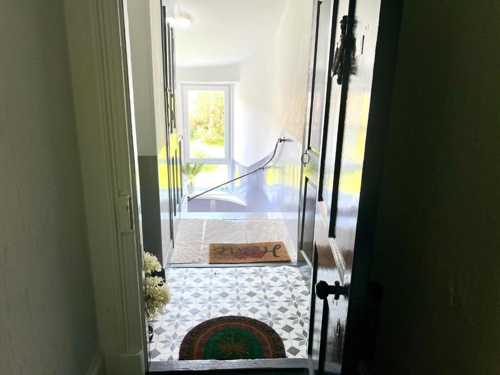 Hallway (L-Shaped)