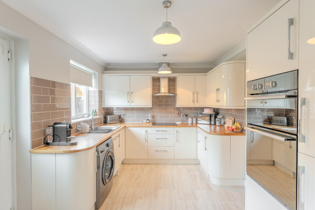 3 Hudson Close  (5 of 18)