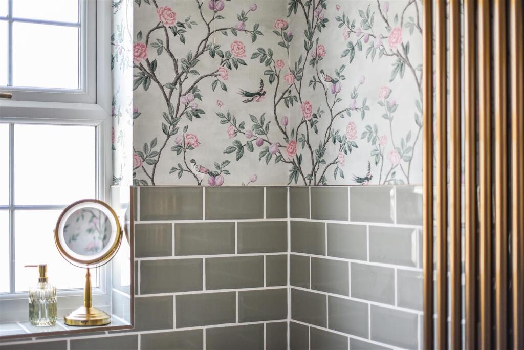 Bathroom Decor.jpg