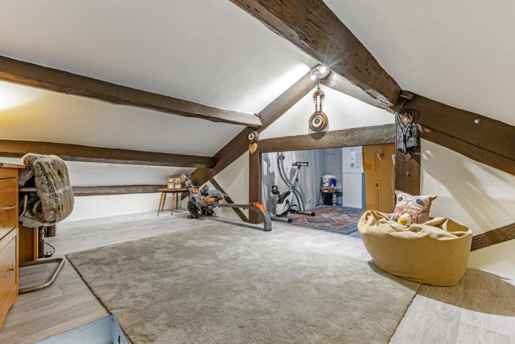 83745_36 Leeds Road Rawdon (12).jpg