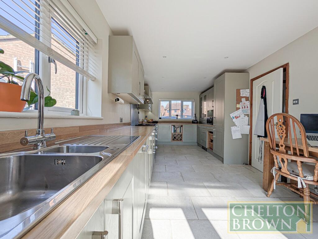 Kitchen &amp; Breakfast