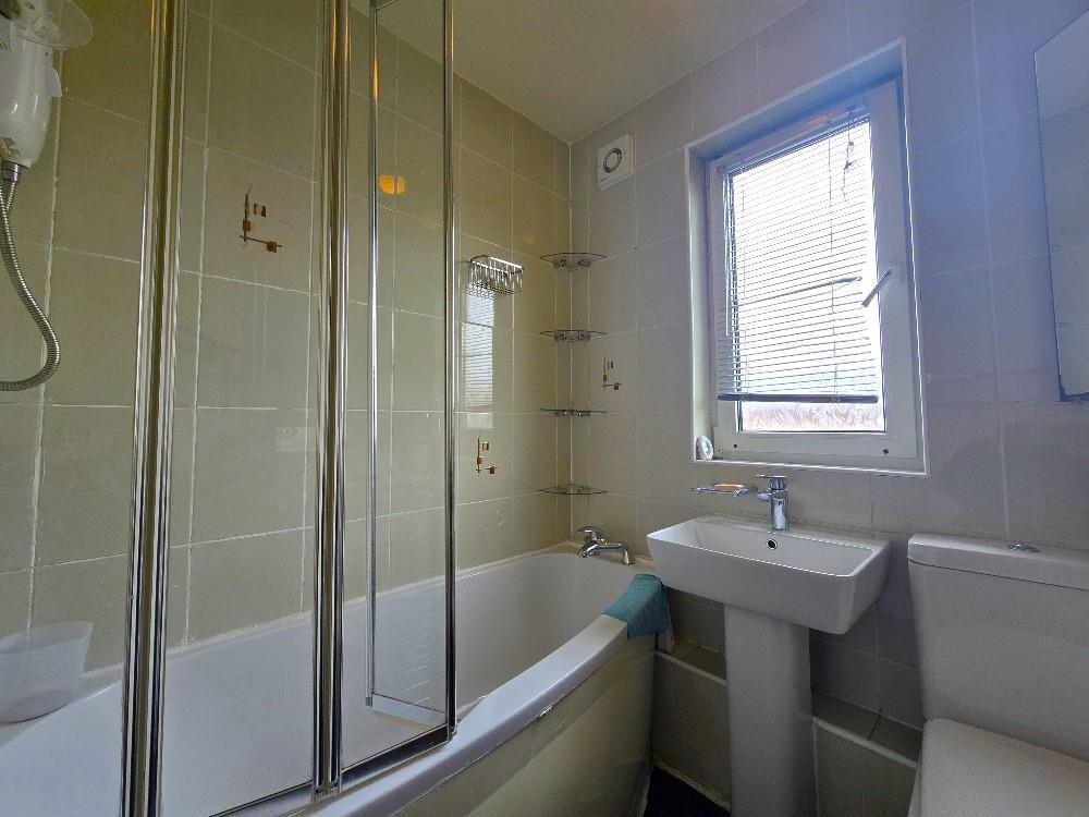 Yule Road, Wyken - Bathroom