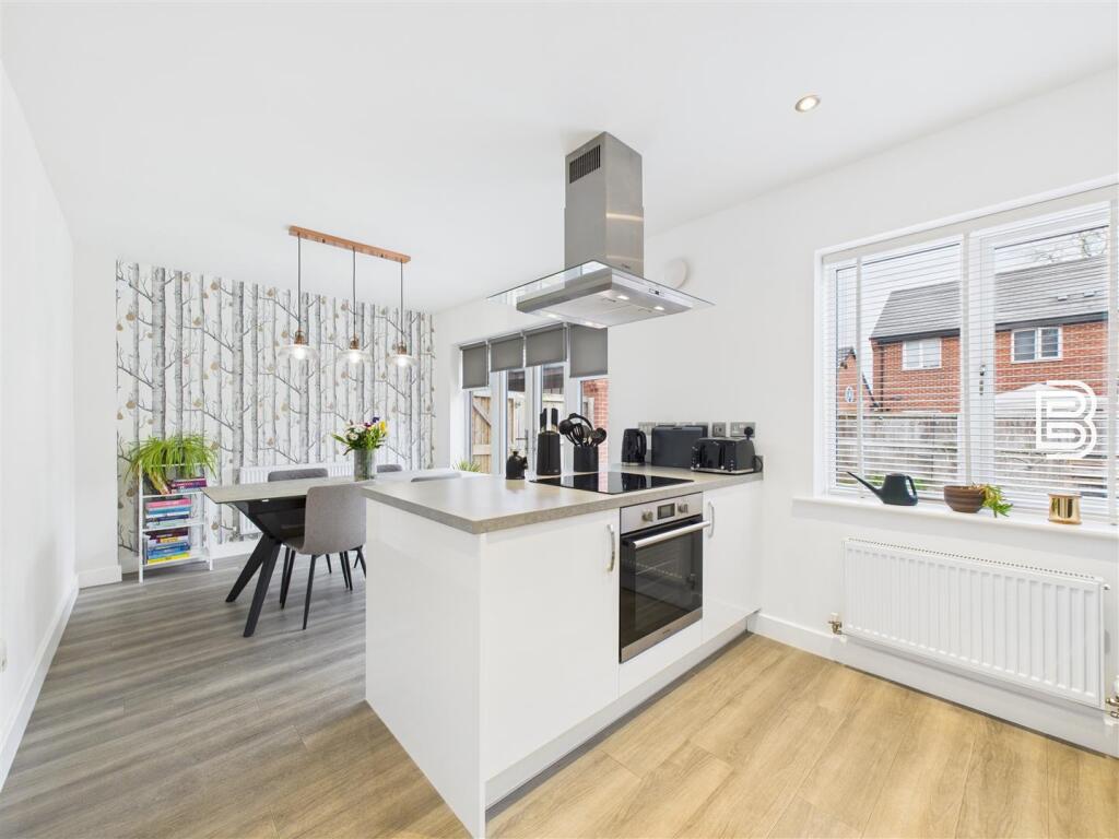 Kitchen Diner (2).jpg