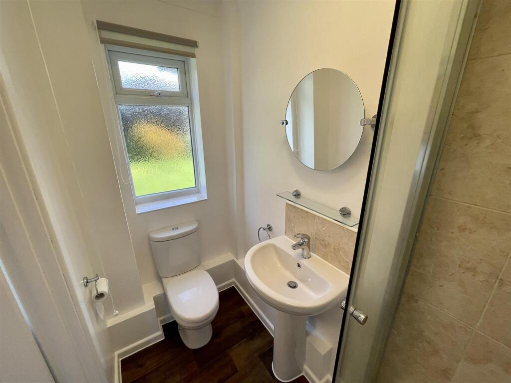 SHOWER ROOM / WC