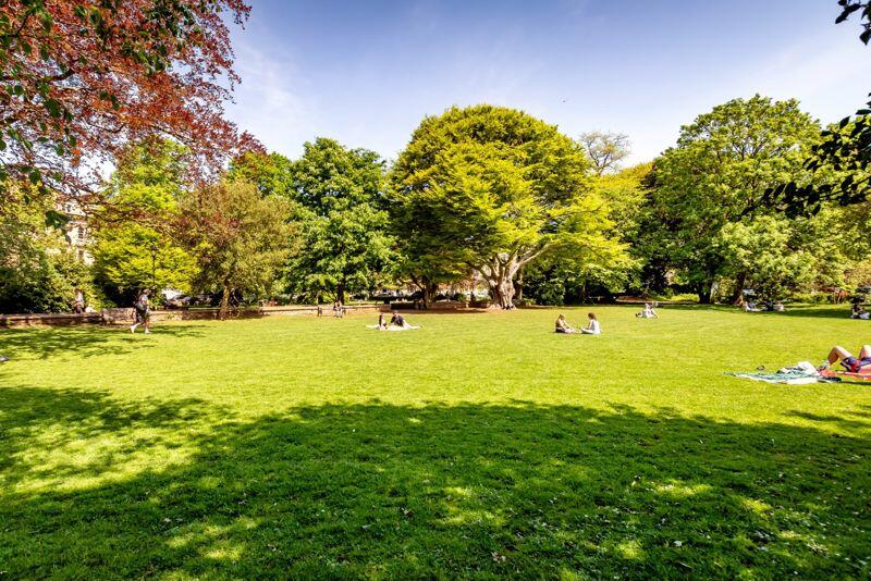 Victoria Square Gardens 