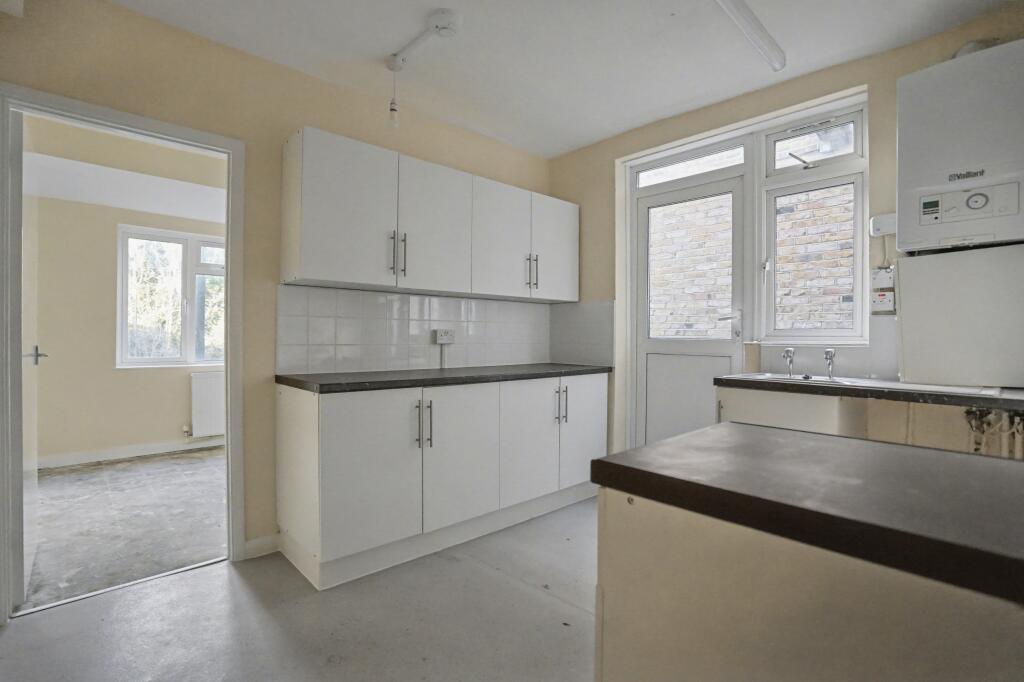 Flat A, 72 Earlsfield Road, Wandsworth, London, SW18 3DN