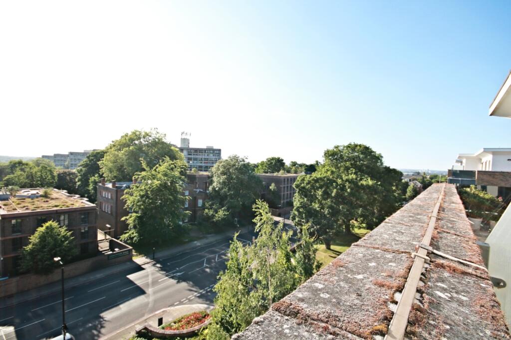 83 Apsley House - Terrace view