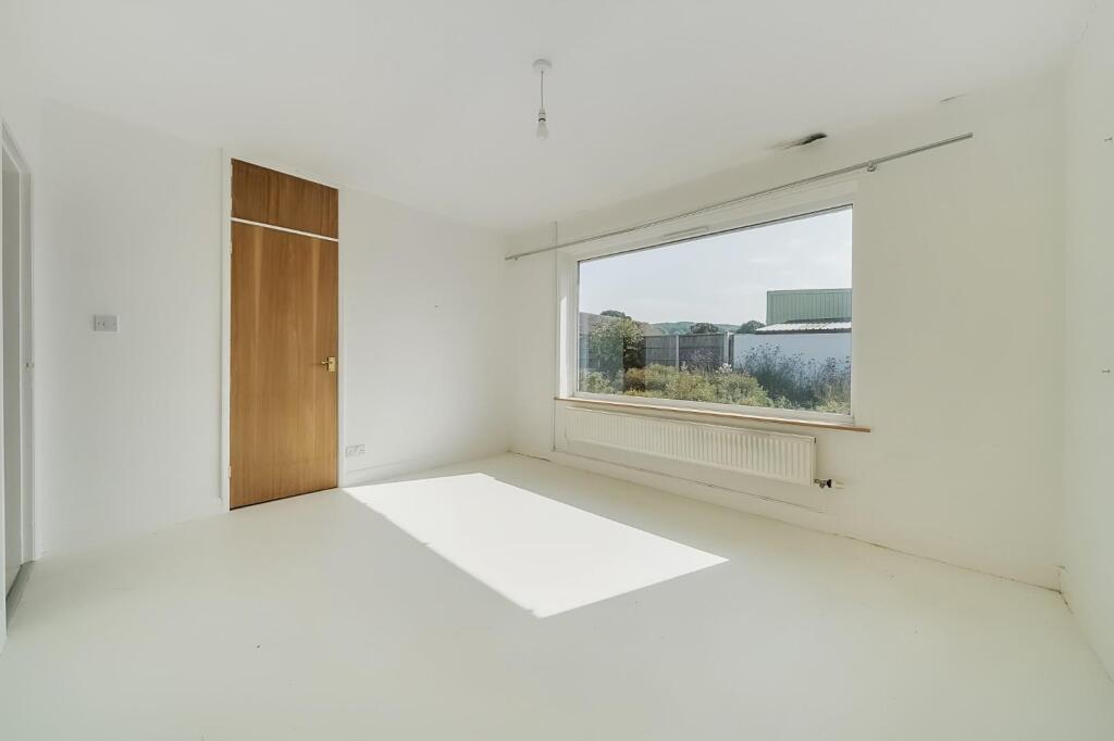 Bedroom 1.jpg